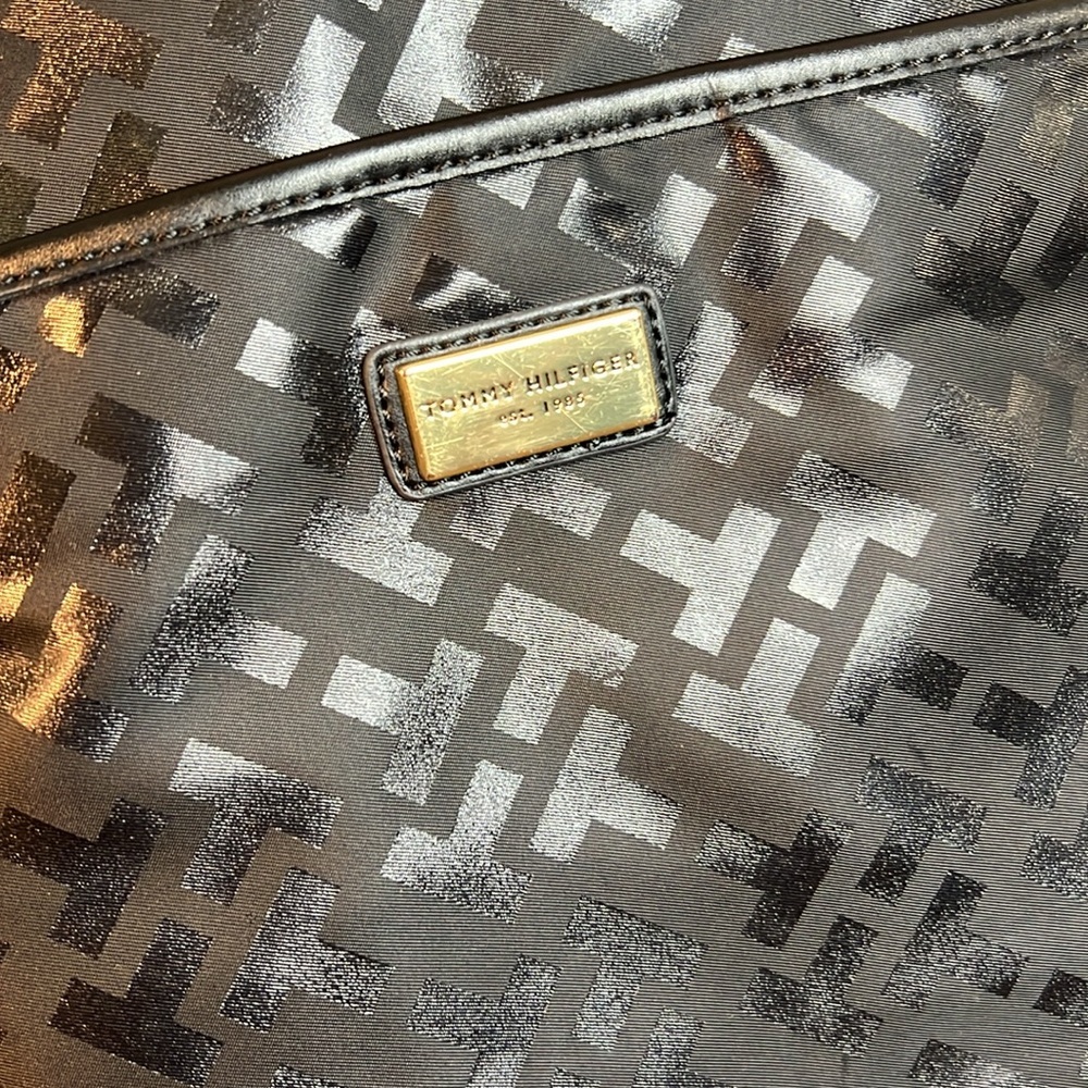Tommy Hilfiger Cross Body Bag - Picture 4 of 6